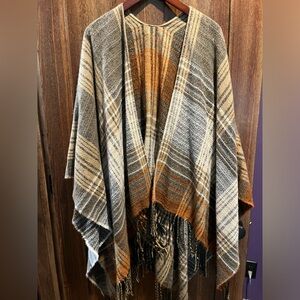 Tahari women’s plaid shawl